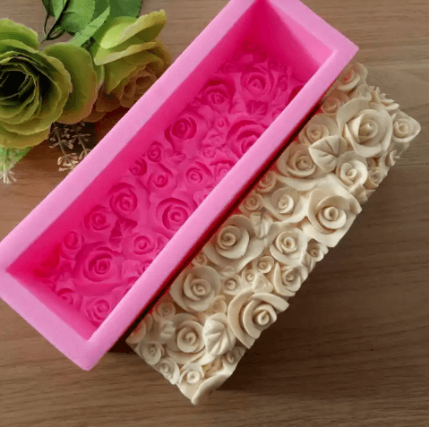 תבנית סיליקון להכנת סבון בגוש מעוטר עם ורדים יפיפיים מלמעלה - שיאננדה